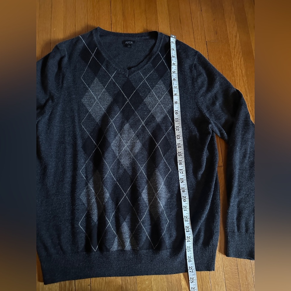 Apt 9 Gray & Black Argyle Merino Wool Blend V-Neck Sweater, Size XL - Picture 2 of 7